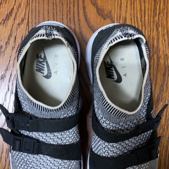 Nike Air Sockracer Flyknit - Picture 4 of 10